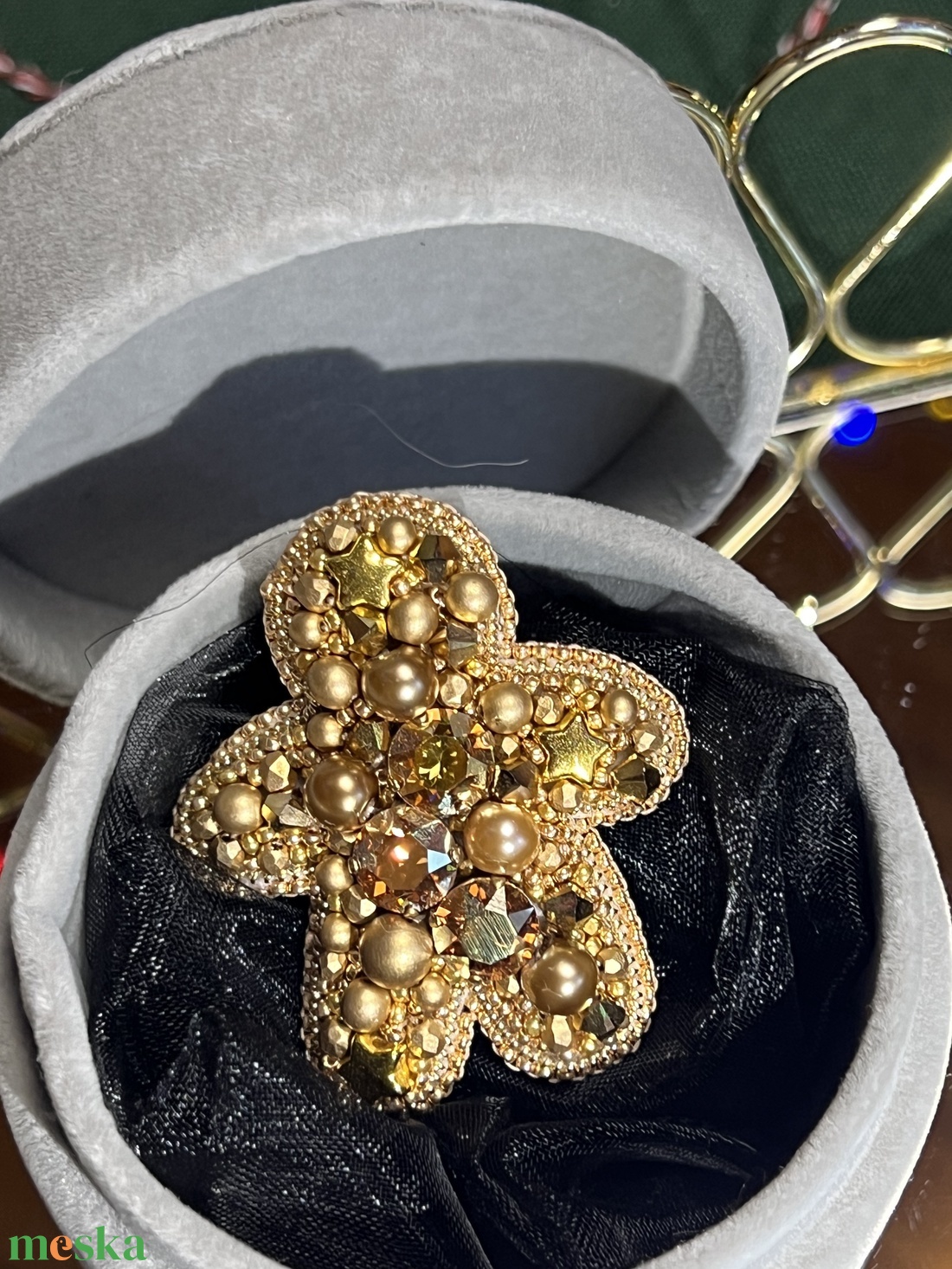 Mézi bross - ékszer - kitűző és bross - kitűző - Meska.hu Mézi bross - ékszer - kitűző és bross - kitűző - Meska.hu