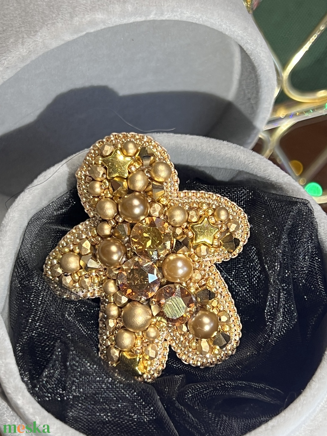 Mézi bross - ékszer - kitűző és bross - kitűző - Meska.hu Mézi bross - ékszer - kitűző és bross - kitűző - Meska.hu