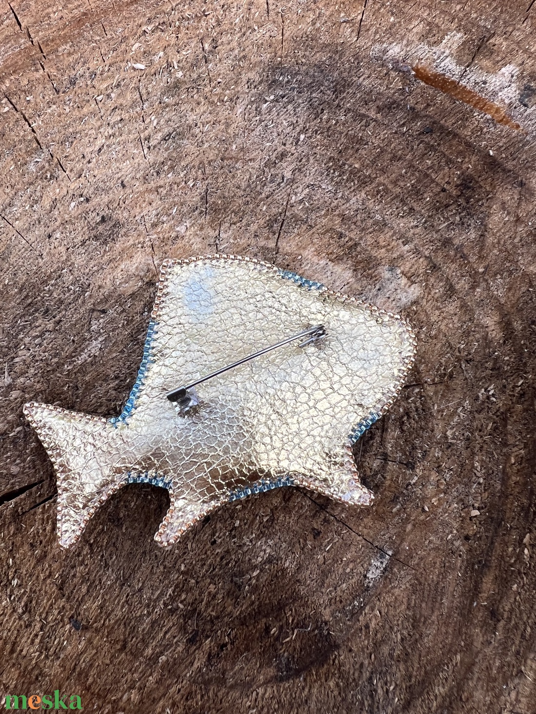 Kék-aranyhal bross - ékszer - kitűző és bross - kitűző - Meska.hu Kék-aranyhal bross - ékszer - kitűző és bross - kitűző - Meska.hu