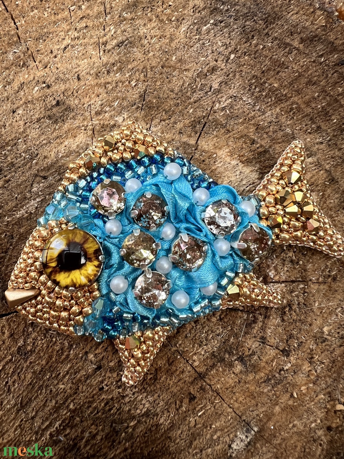 Kék-aranyhal bross - ékszer - kitűző és bross - kitűző - Meska.hu Kék-aranyhal bross - ékszer - kitűző és bross - kitűző - Meska.hu