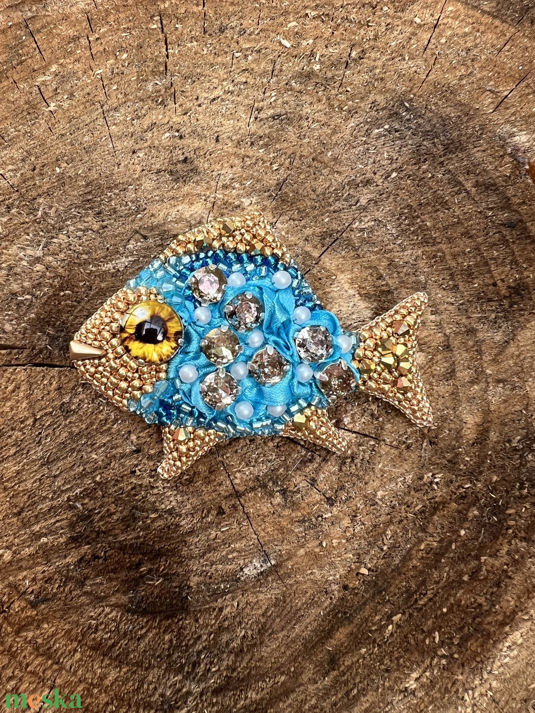 Kék-aranyhal bross - ékszer - kitűző és bross - kitűző - Meska.hu Kék-aranyhal bross - ékszer - kitűző és bross - kitűző - Meska.hu