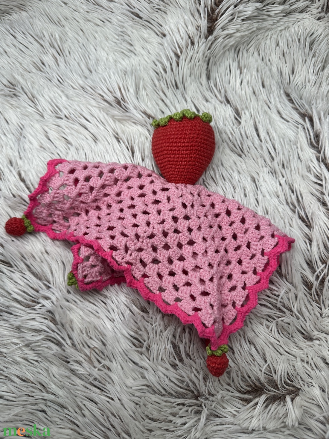 Horgolt epres szundikendő - baba - mama - baba játékok - szundikendő, alvóka - Meska.hu