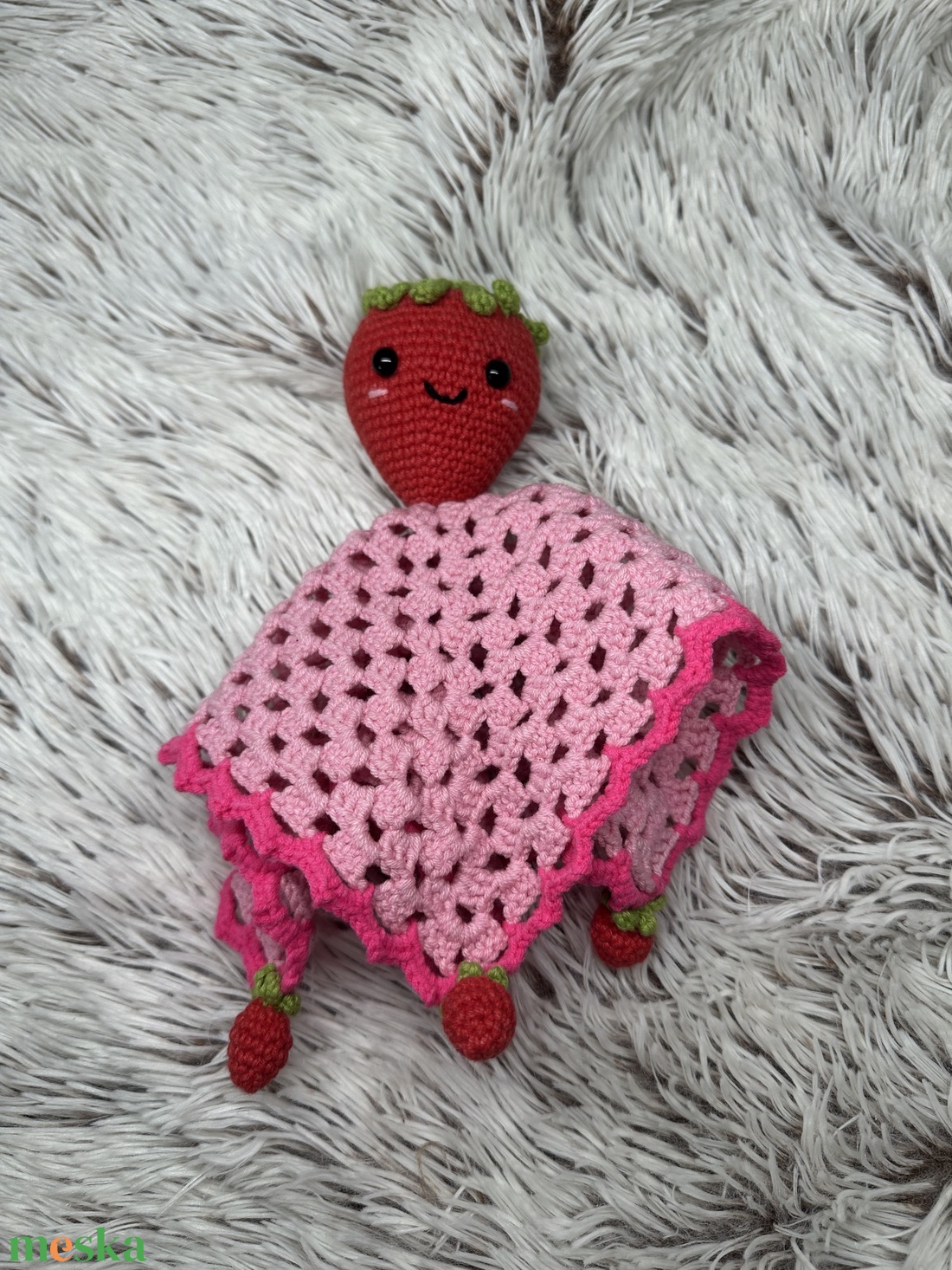 Horgolt epres szundikendő - baba - mama - baba játékok - szundikendő, alvóka - Meska.hu