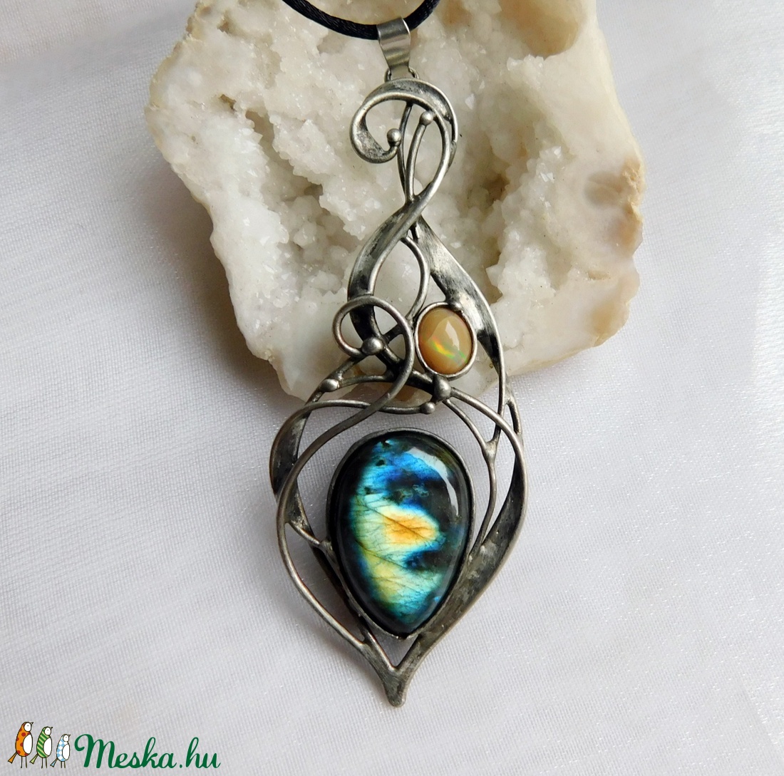 FOGLALVA! Labradorit medál opállal - ékszer - nyaklánc - medál - Meska.hu