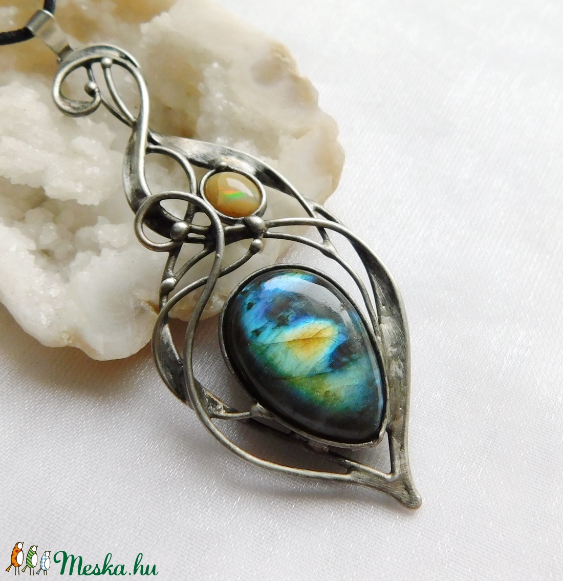 FOGLALVA! Labradorit medál opállal - ékszer - nyaklánc - medál - Meska.hu