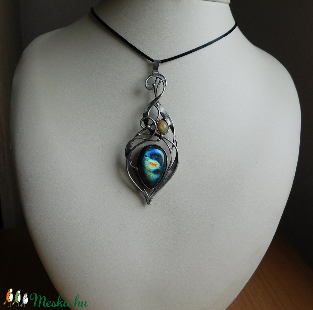FOGLALVA! Labradorit medál opállal - ékszer - nyaklánc - medál - Meska.hu