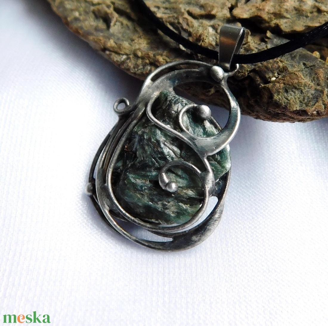 Nyers szerafinit medál  - ékszer - nyaklánc - medál - Meska.hu