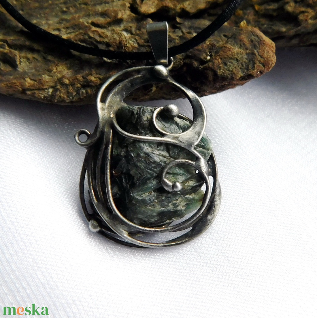Nyers szerafinit medál  - ékszer - nyaklánc - medál - Meska.hu