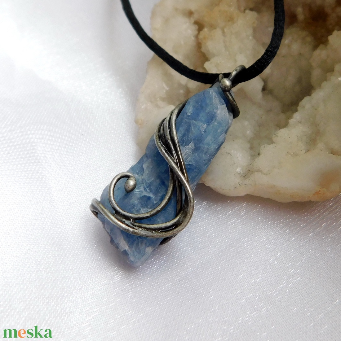 Nyers kianit medál - ékszer - nyaklánc - hosszú nyaklánc - Meska.hu