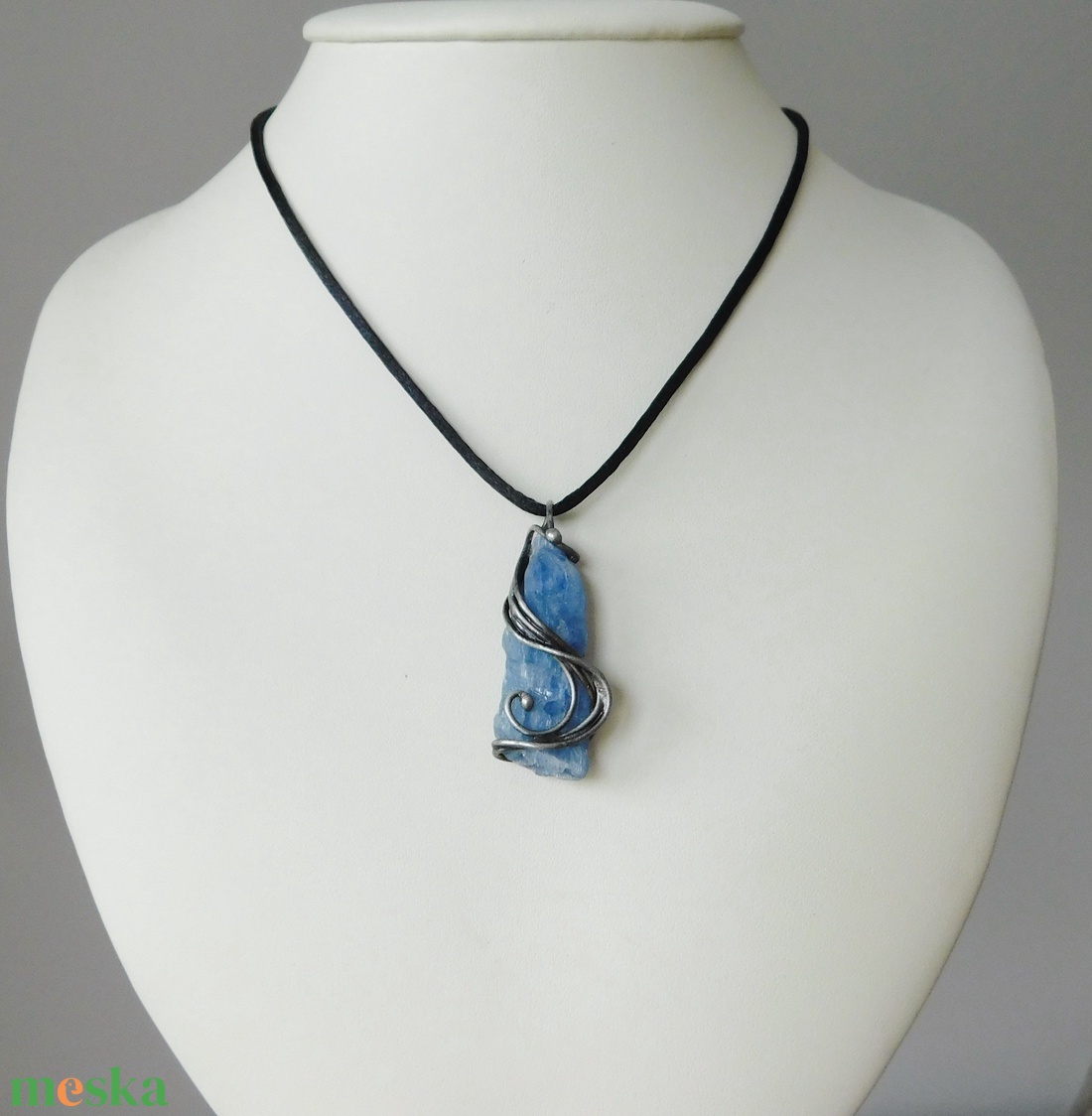 Nyers kianit medál - ékszer - nyaklánc - hosszú nyaklánc - Meska.hu