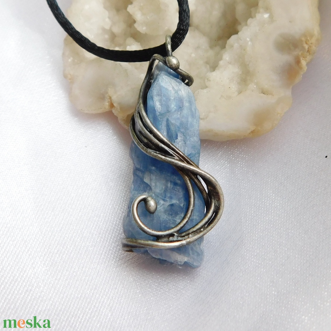 Nyers kianit medál - ékszer - nyaklánc - hosszú nyaklánc - Meska.hu