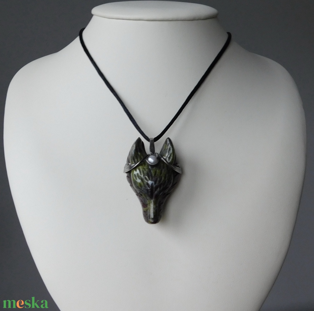 Sárkányvér jáspis farkas medál folyami gyönggyel - ékszer - nyaklánc - medál - Meska.hu