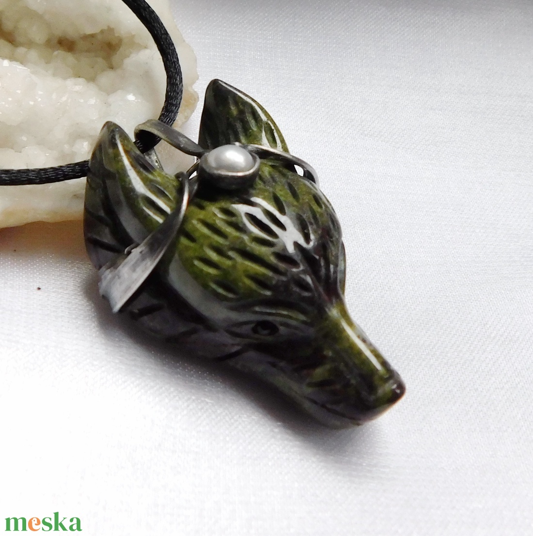 Sárkányvér jáspis farkas medál folyami gyönggyel - ékszer - nyaklánc - medál - Meska.hu
