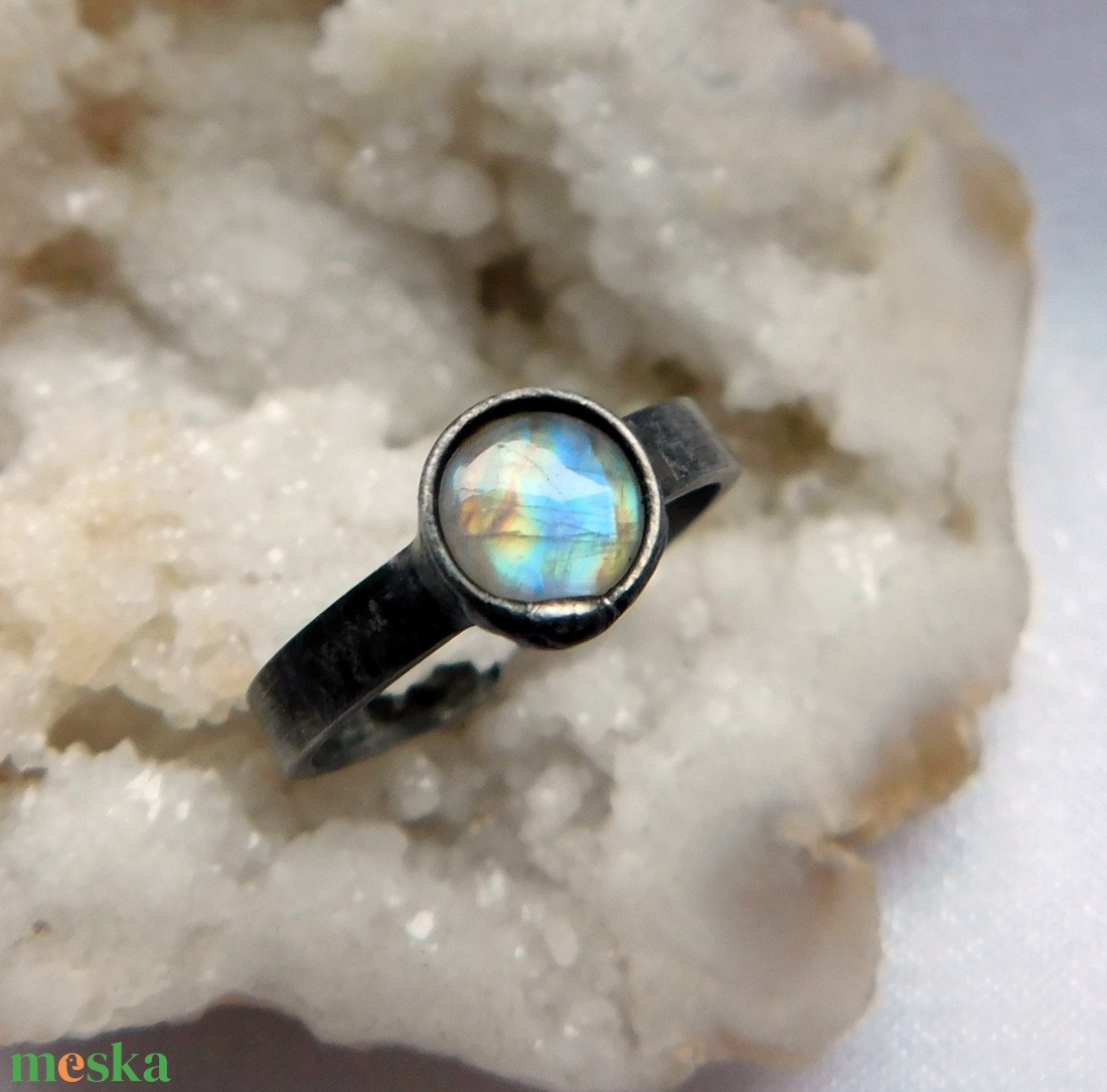 Szivárvány holdkő gyűrű - ékszer - gyűrű - statement gyűrű - Meska.hu