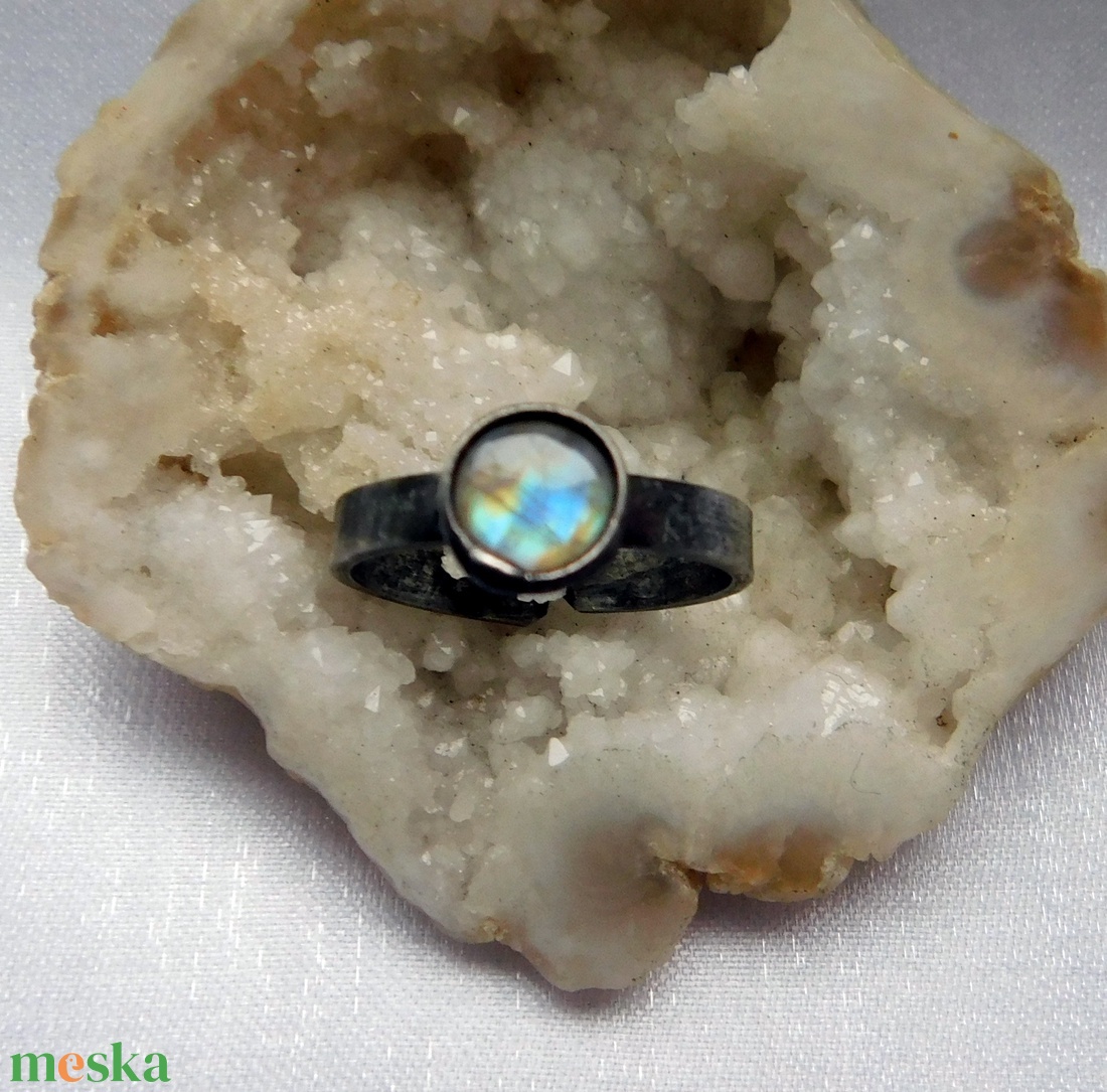 Szivárvány holdkő gyűrű - ékszer - gyűrű - statement gyűrű - Meska.hu