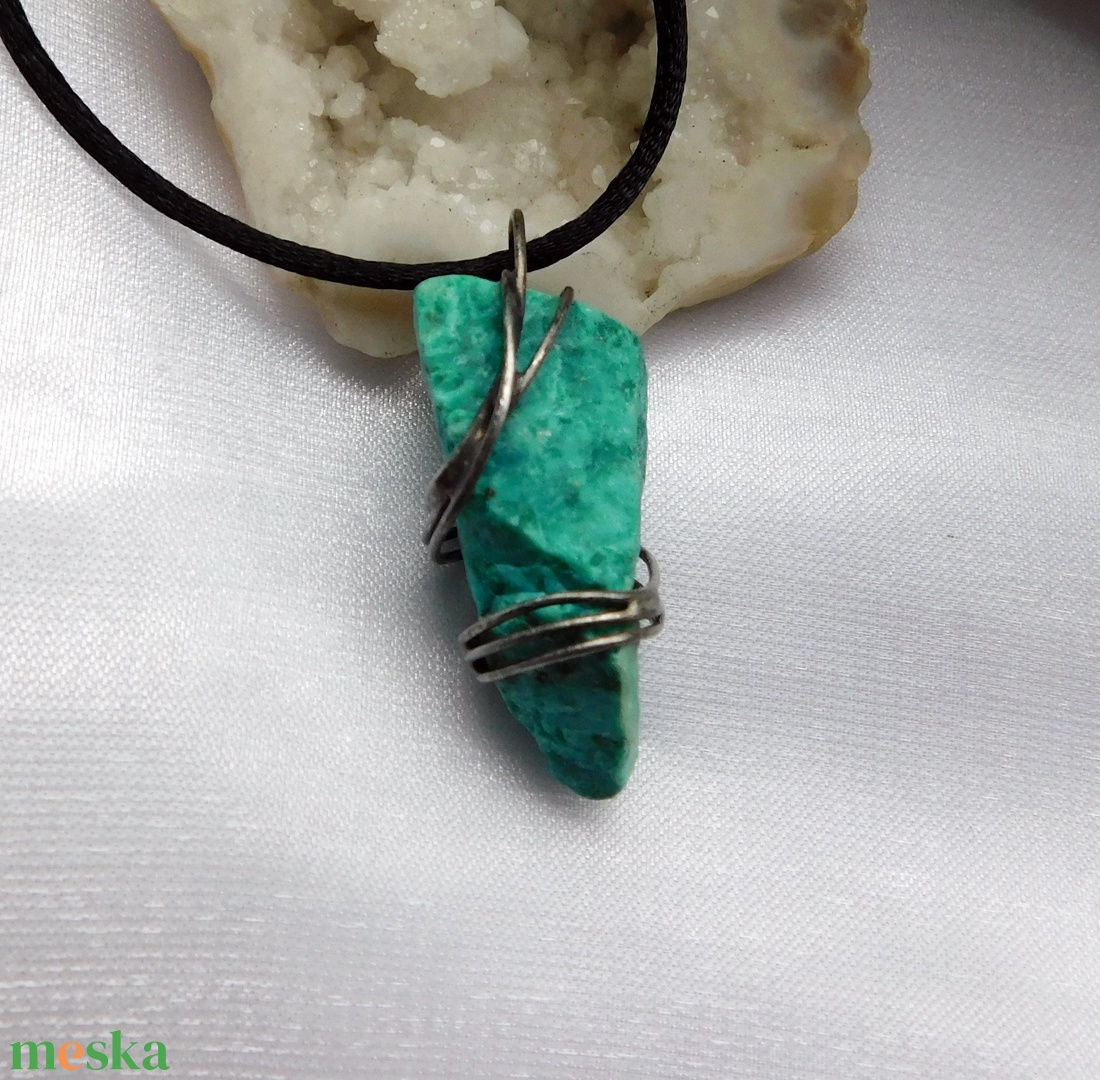 Nyers krizokolla medál - ékszer - nyaklánc - medálos nyaklánc - Meska.hu