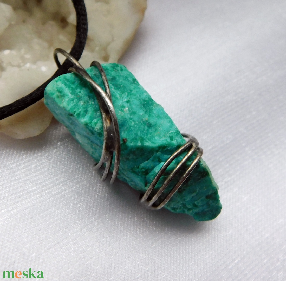 Nyers krizokolla medál - ékszer - nyaklánc - medálos nyaklánc - Meska.hu