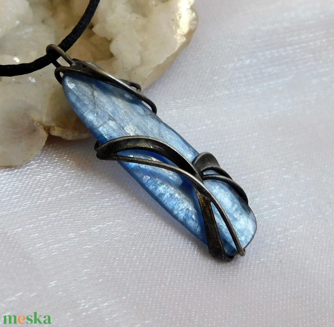 Kianit medál - ékszer - nyaklánc - hosszú nyaklánc - Meska.hu