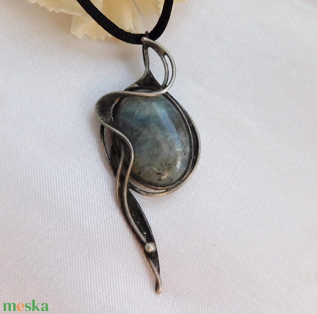 Labradorit medál - ékszer - nyaklánc - medálos nyaklánc - Meska.hu