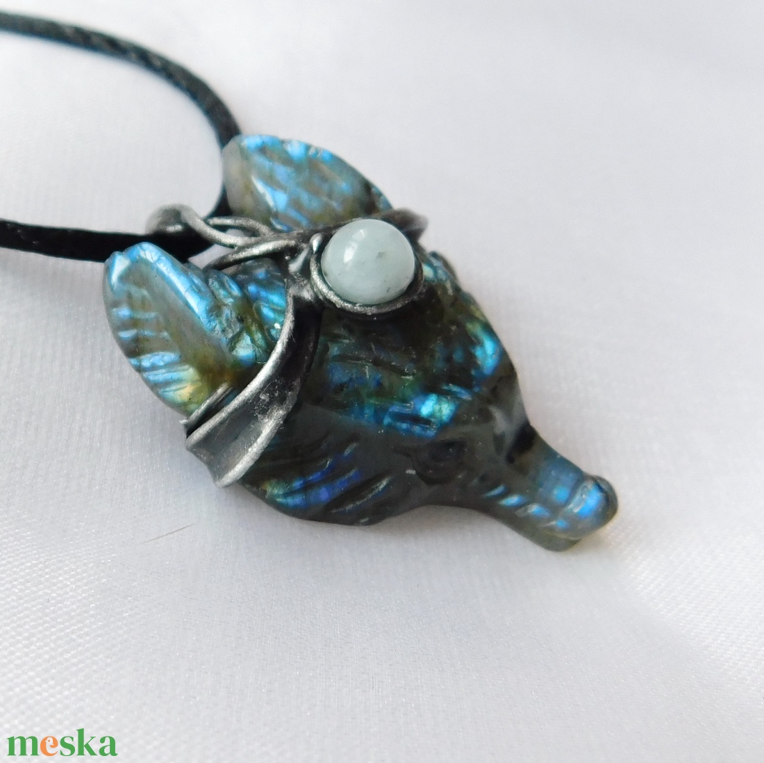 Labradorit farkasfej medál akvamarinnal - ékszer - nyaklánc - medál - Meska.hu