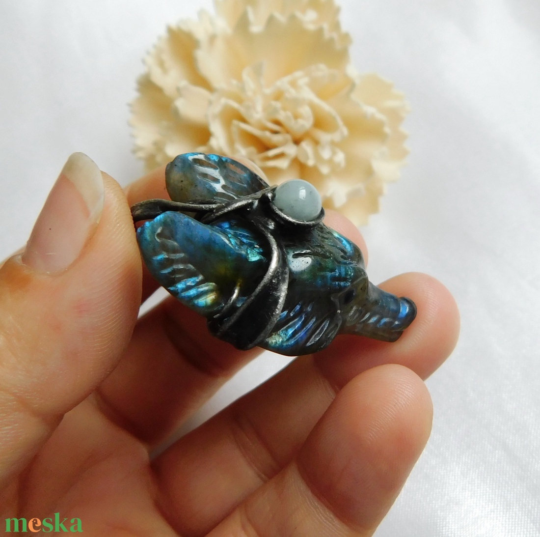 Labradorit farkasfej medál akvamarinnal - ékszer - nyaklánc - medál - Meska.hu