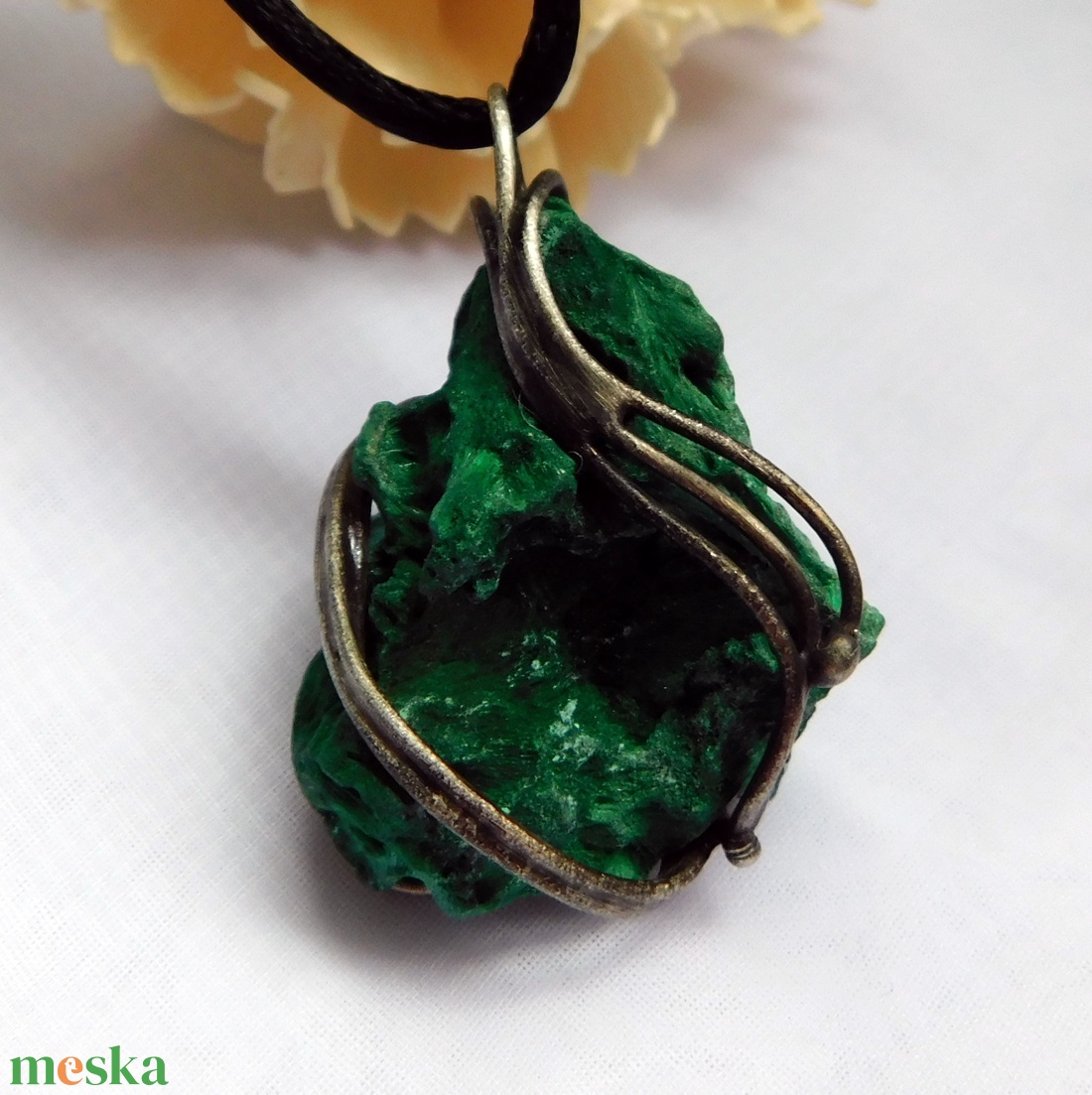 Nyers malachit medál  - ékszer - nyaklánc - medálos nyaklánc - Meska.hu