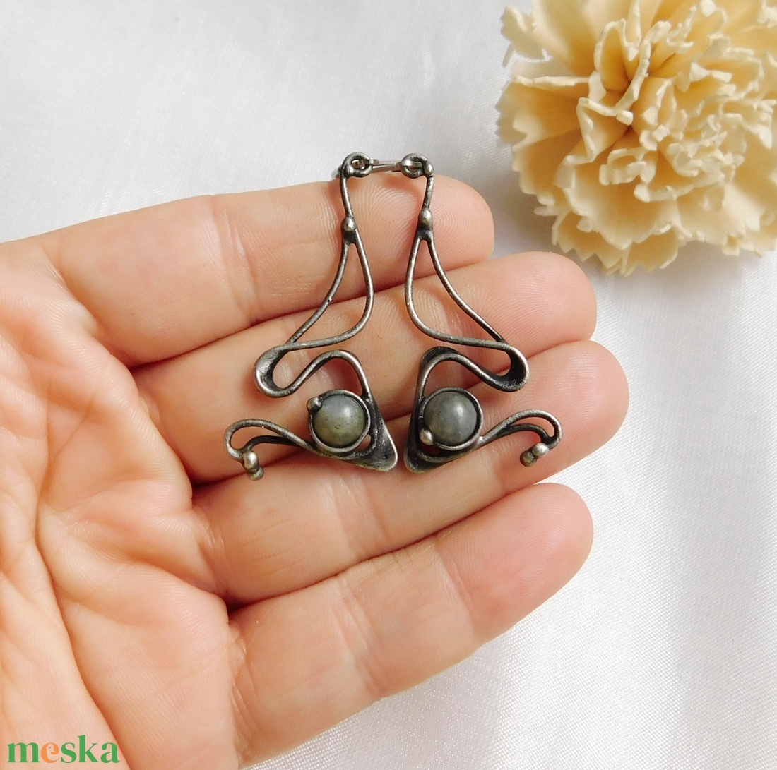 Labradorit fülbevaló - ékszer - fülbevaló - lógó fülbevaló - Meska.hu