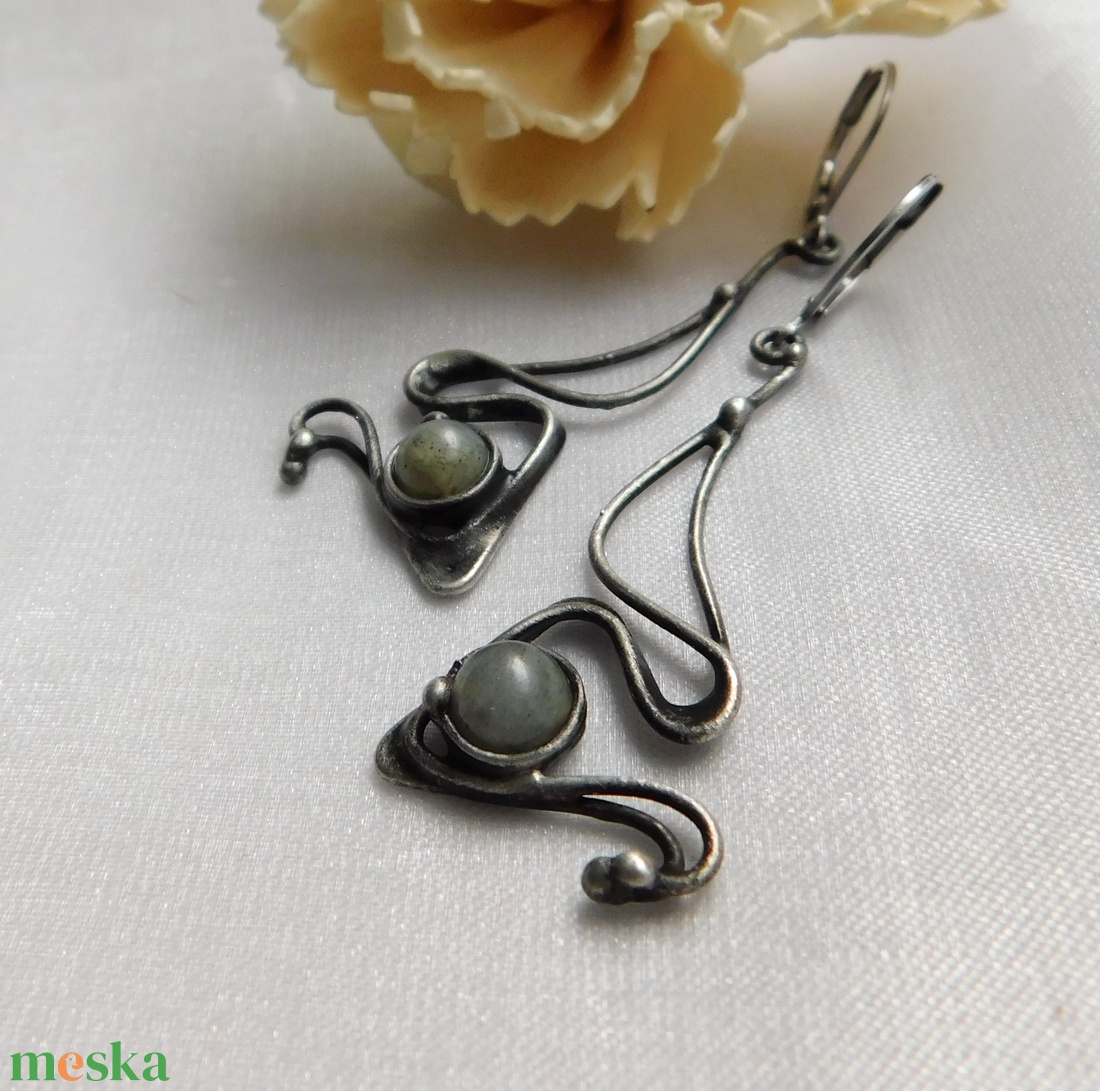 Labradorit fülbevaló - ékszer - fülbevaló - lógó fülbevaló - Meska.hu