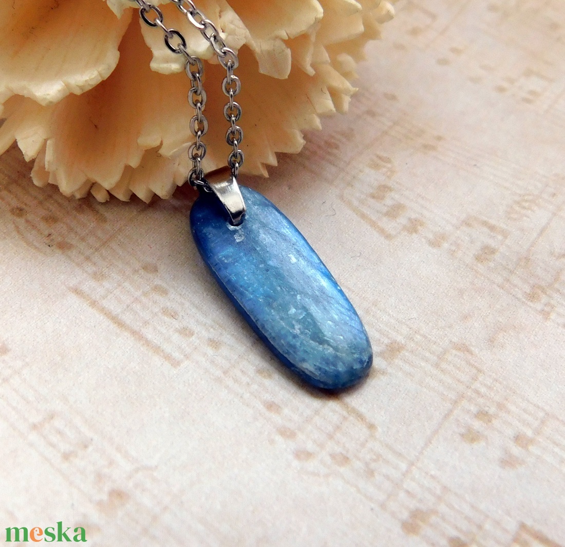 Disztén (kianit) medál - ékszer - nyaklánc - medál - Meska.hu