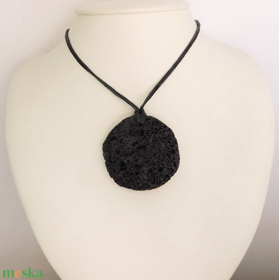 Lávakő bőr szálon - ékszer - nyaklánc - medál - Meska.hu