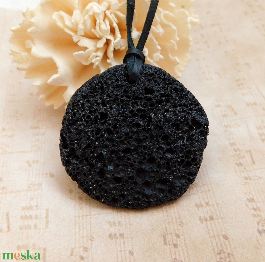 Lávakő bőr szálon - ékszer - nyaklánc - medál - Meska.hu