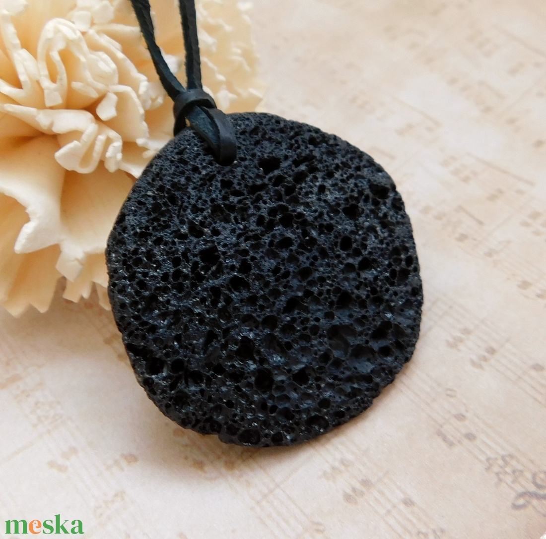 Lávakő bőr szálon - ékszer - nyaklánc - medál - Meska.hu