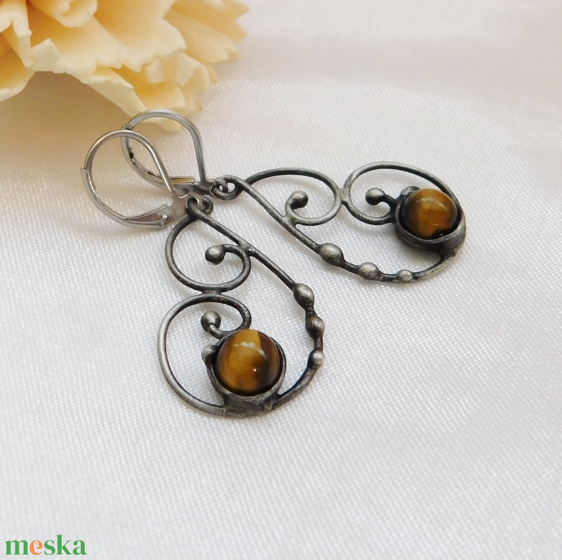 Tigrisszem fülbevaló - ékszer - fülbevaló - lógós kerek fülbevaló - Meska.hu