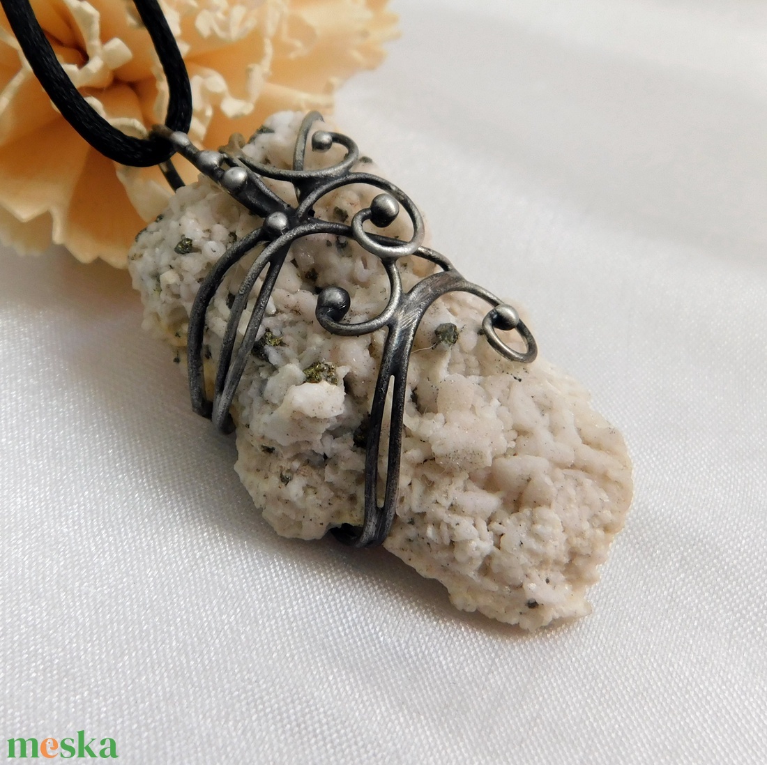 Nyers manganokalcit medál - ékszer - nyaklánc - medálos nyaklánc - Meska.hu