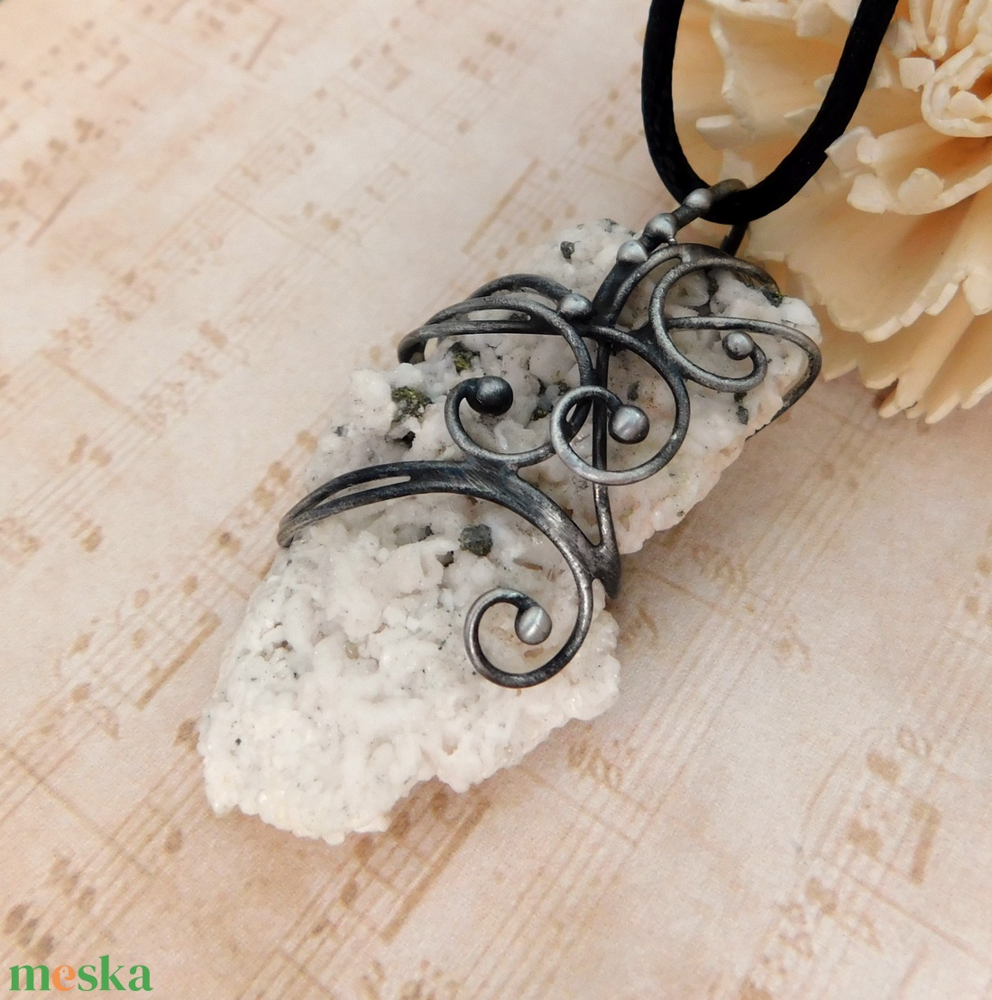 Nyers manganokalcit medál - ékszer - nyaklánc - medálos nyaklánc - Meska.hu