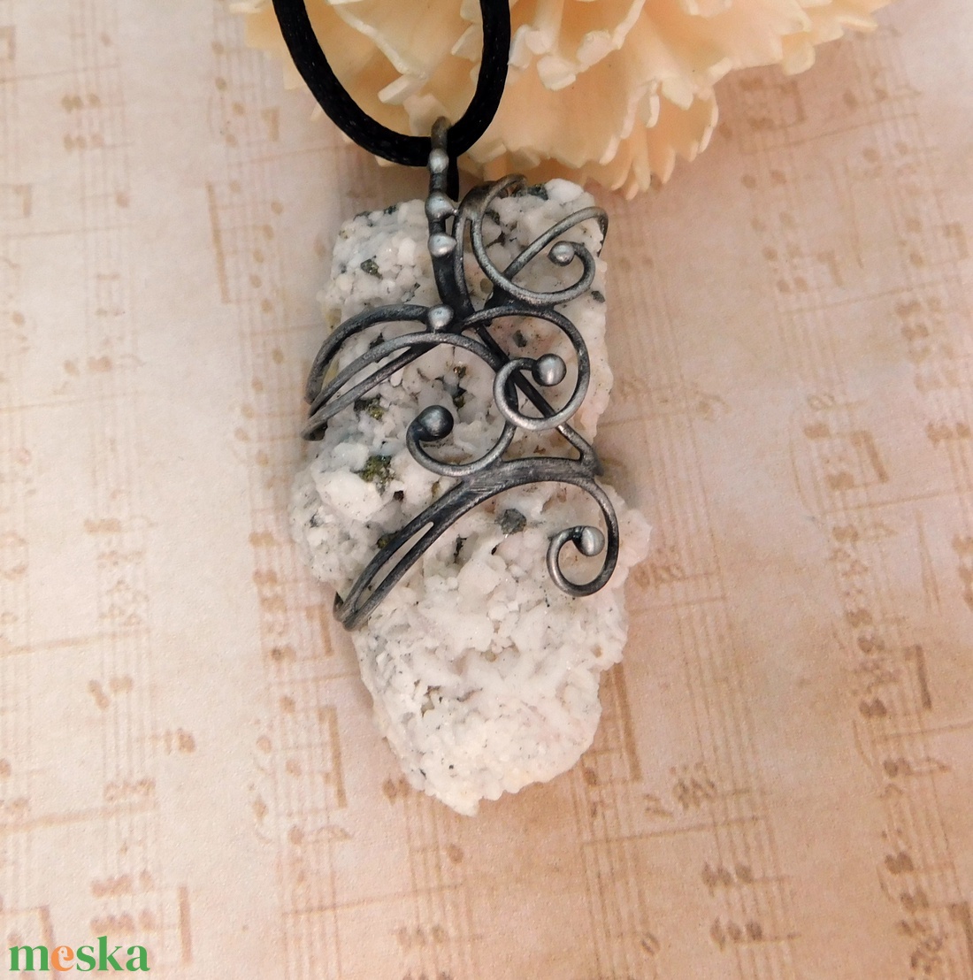 Nyers manganokalcit medál - ékszer - nyaklánc - medálos nyaklánc - Meska.hu