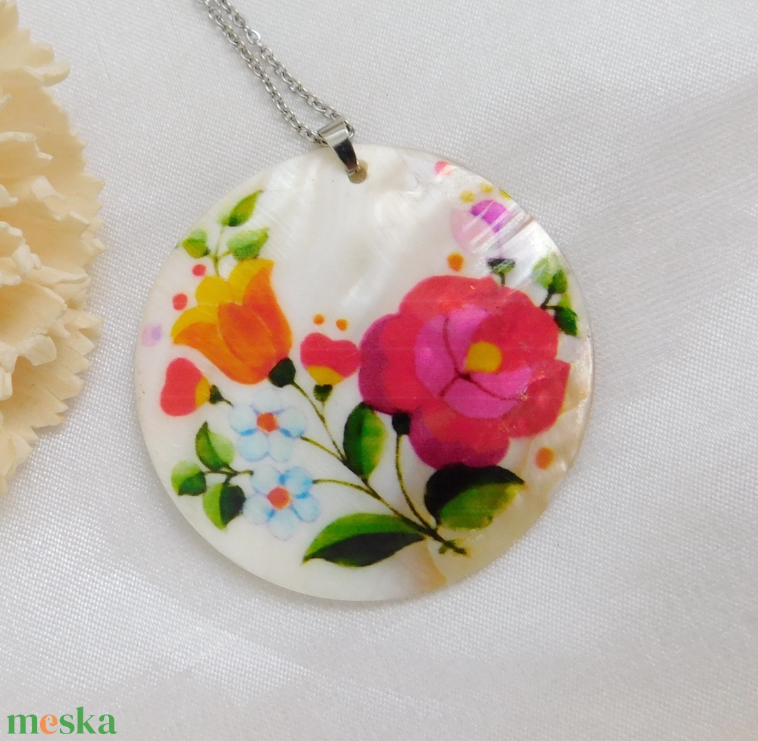 Gyöngyház virág medál acél láncon - ékszer - nyaklánc - medál - Meska.hu Gyöngyház virág medál acél láncon - ékszer - nyaklánc - medál - Meska.hu