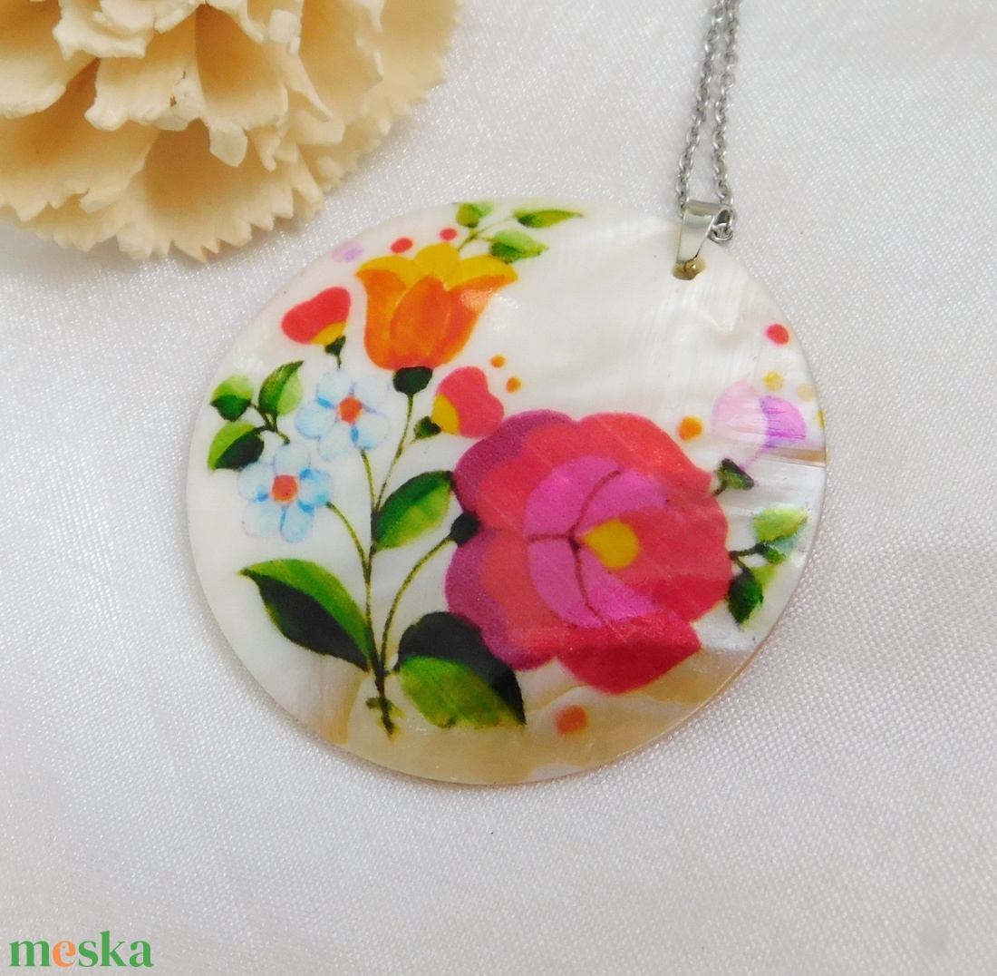 Gyöngyház virág medál acél láncon - ékszer - nyaklánc - medál - Meska.hu Gyöngyház virág medál acél láncon - ékszer - nyaklánc - medál - Meska.hu