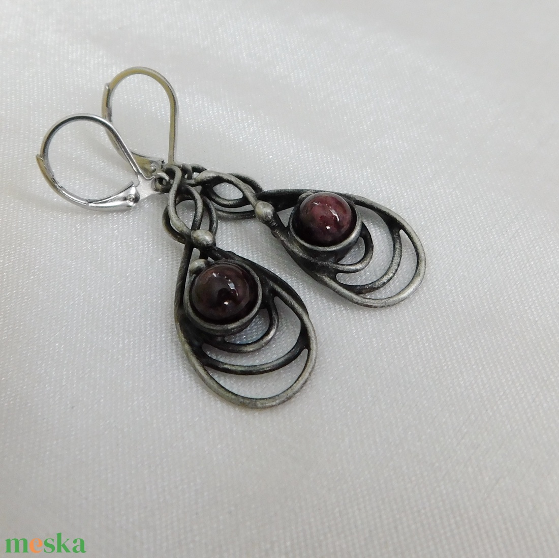 Gránát fülbevaló - ékszer - fülbevaló - lógós kerek fülbevaló - Meska.hu