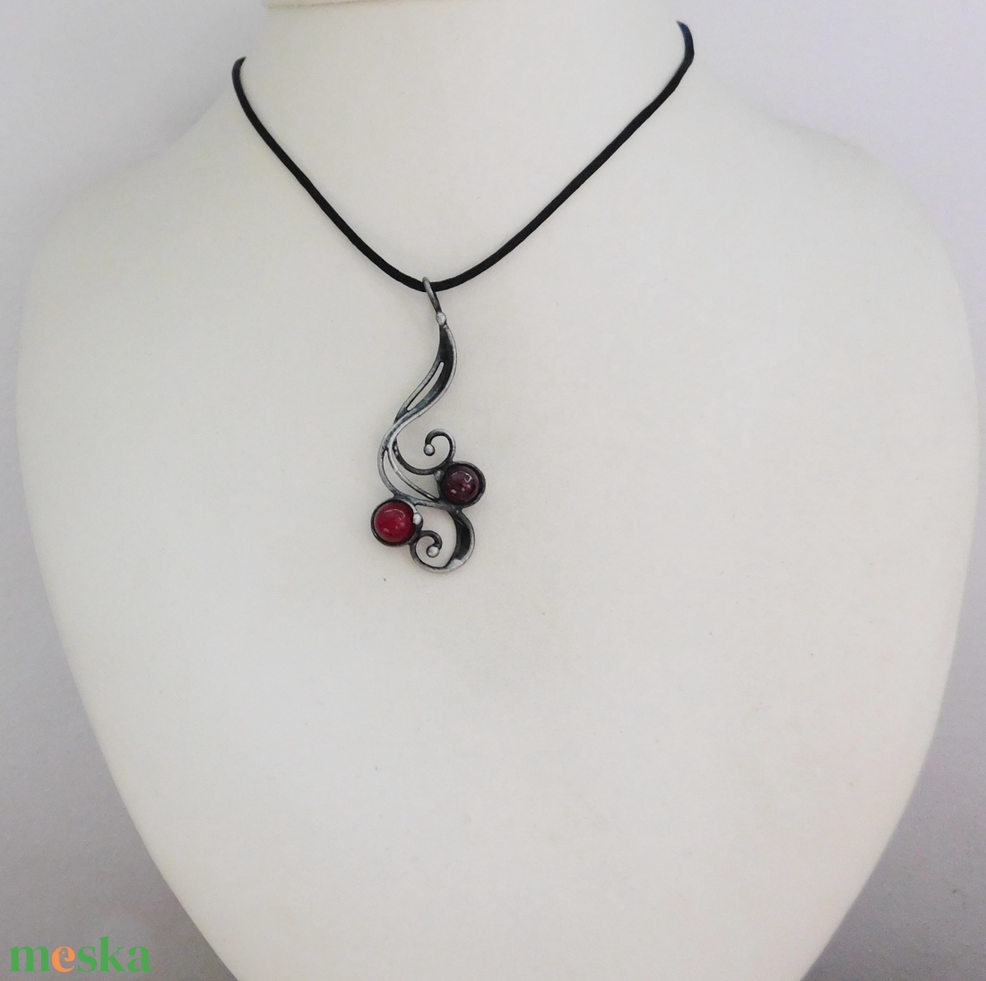 Gránát medál jádéval - ékszer - nyaklánc - medálos nyaklánc - Meska.hu