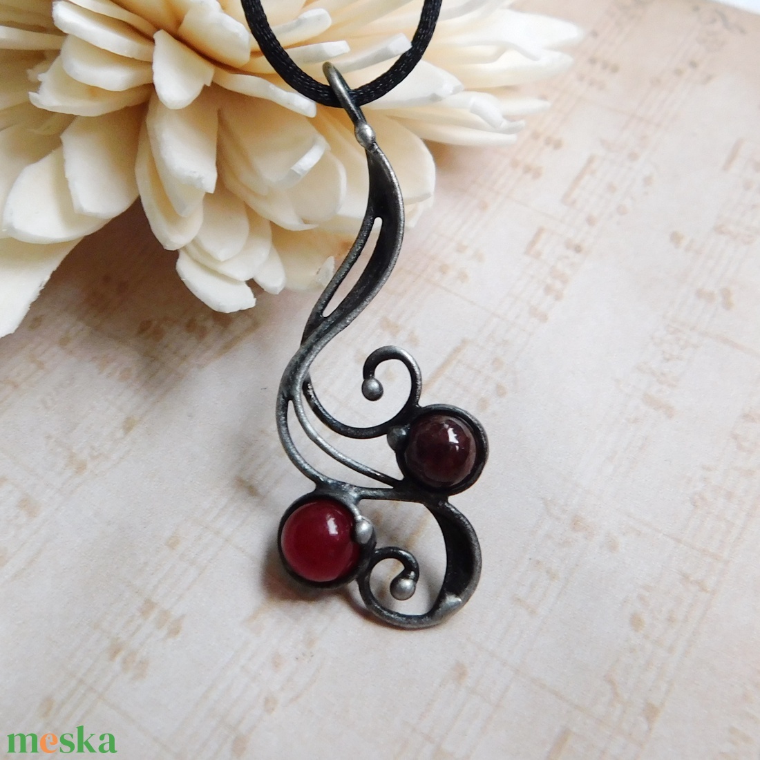 Gránát medál jádéval - ékszer - nyaklánc - medálos nyaklánc - Meska.hu