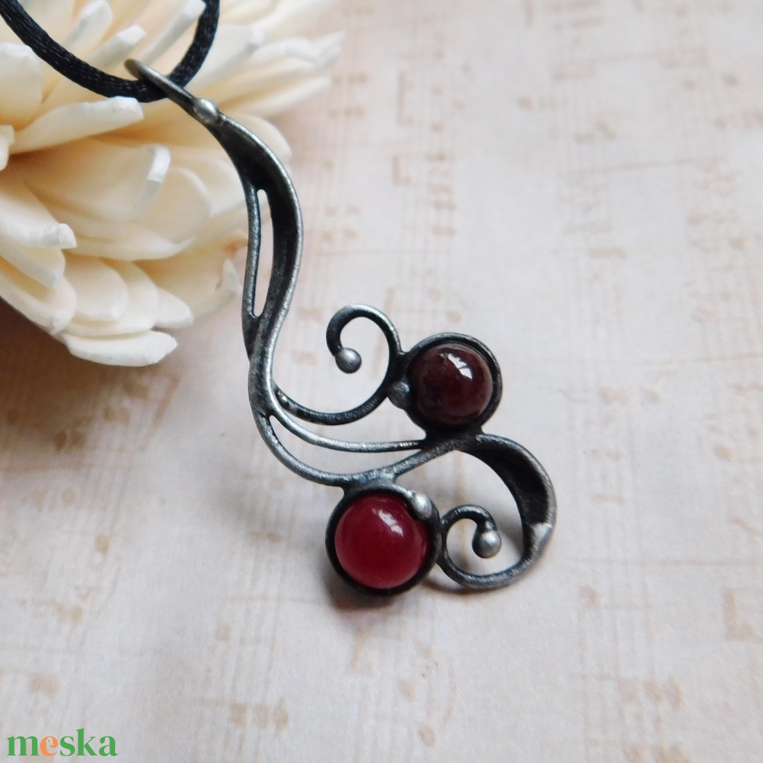 Gránát medál jádéval - ékszer - nyaklánc - medálos nyaklánc - Meska.hu