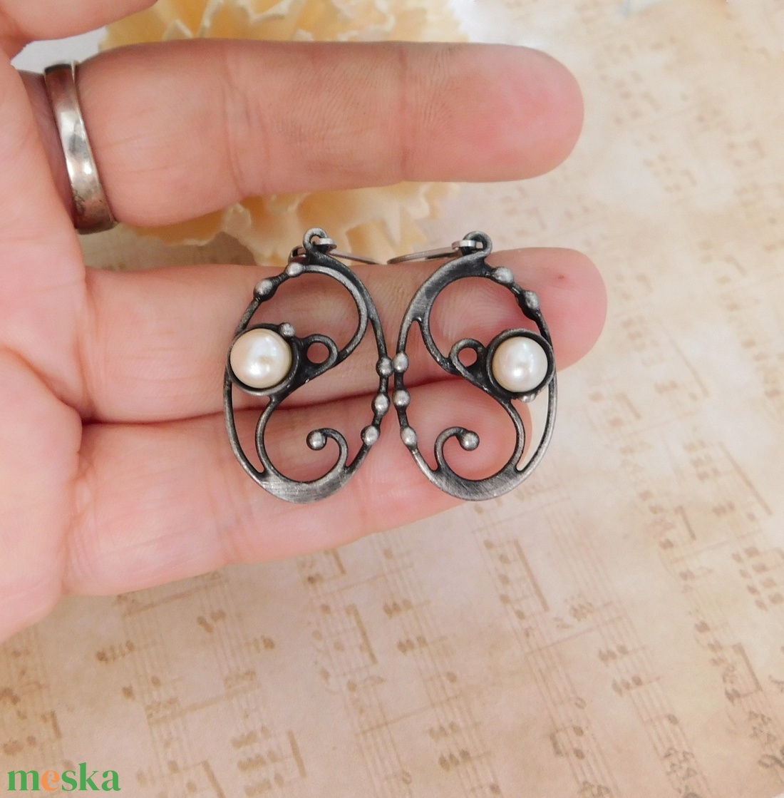 Gyöngy fülbevaló - ékszer - fülbevaló - pötty fülbevaló - Meska.hu