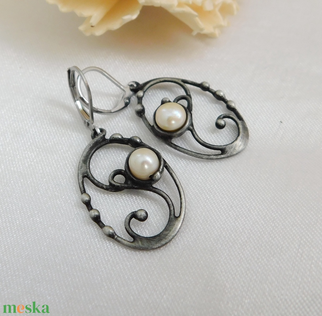 Gyöngy fülbevaló - ékszer - fülbevaló - pötty fülbevaló - Meska.hu