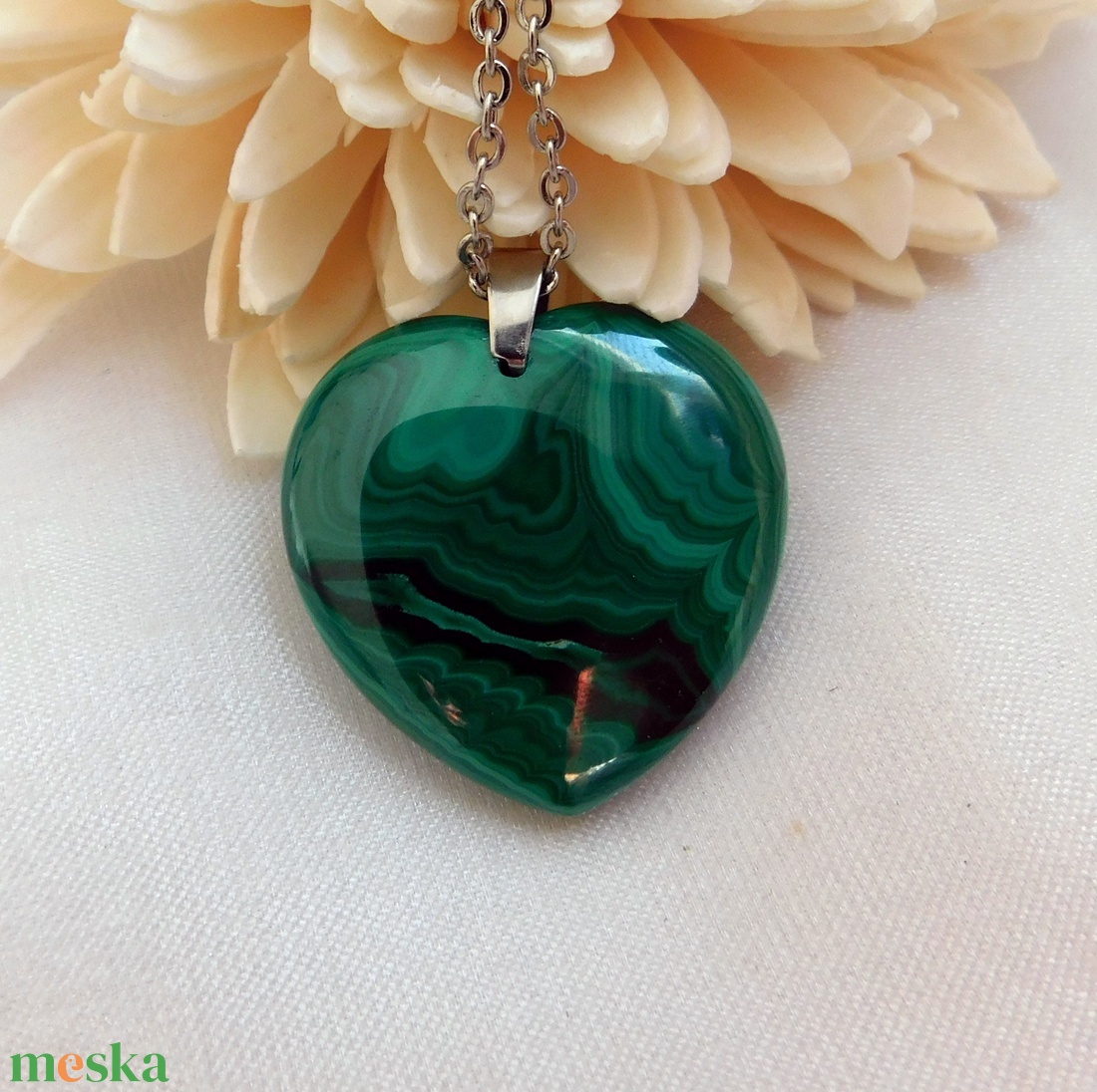 Malachit szív medál orvosi acél láncon - ékszer - nyaklánc - medál - Meska.hu
