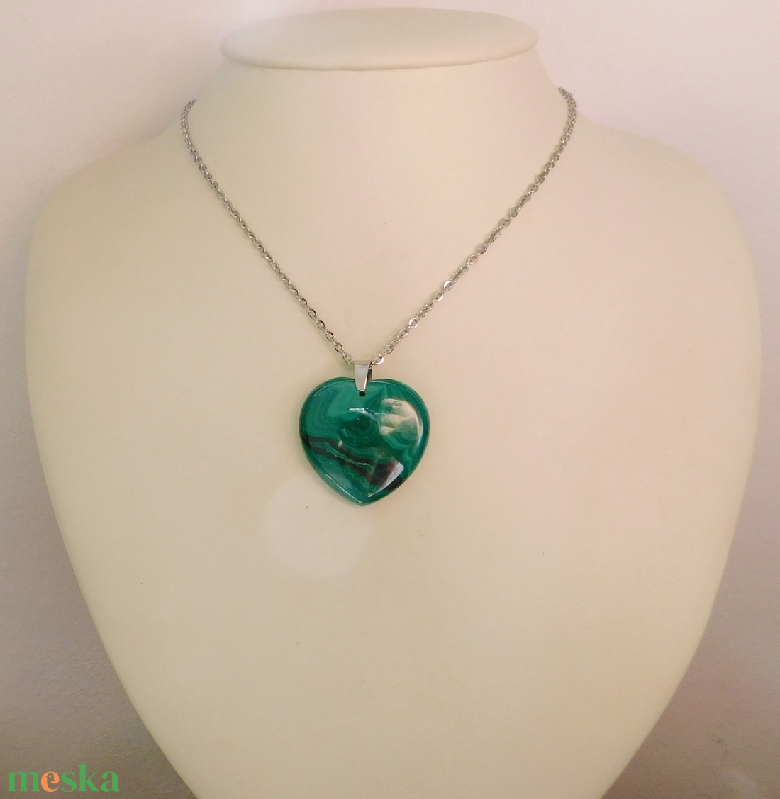 Malachit szív medál orvosi acél láncon - ékszer - nyaklánc - medál - Meska.hu