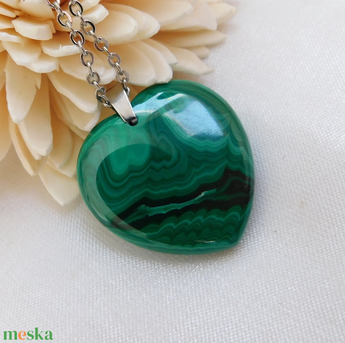 Malachit szív medál orvosi acél láncon - ékszer - nyaklánc - medál - Meska.hu
