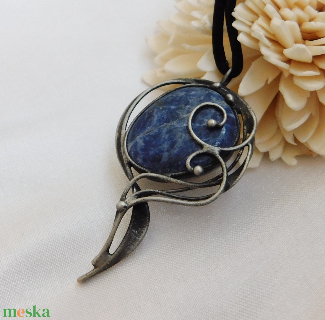 Szodalit medál - ékszer - nyaklánc - medálos nyaklánc - Meska.hu