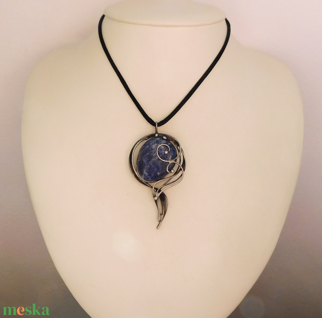 Szodalit medál - ékszer - nyaklánc - medálos nyaklánc - Meska.hu