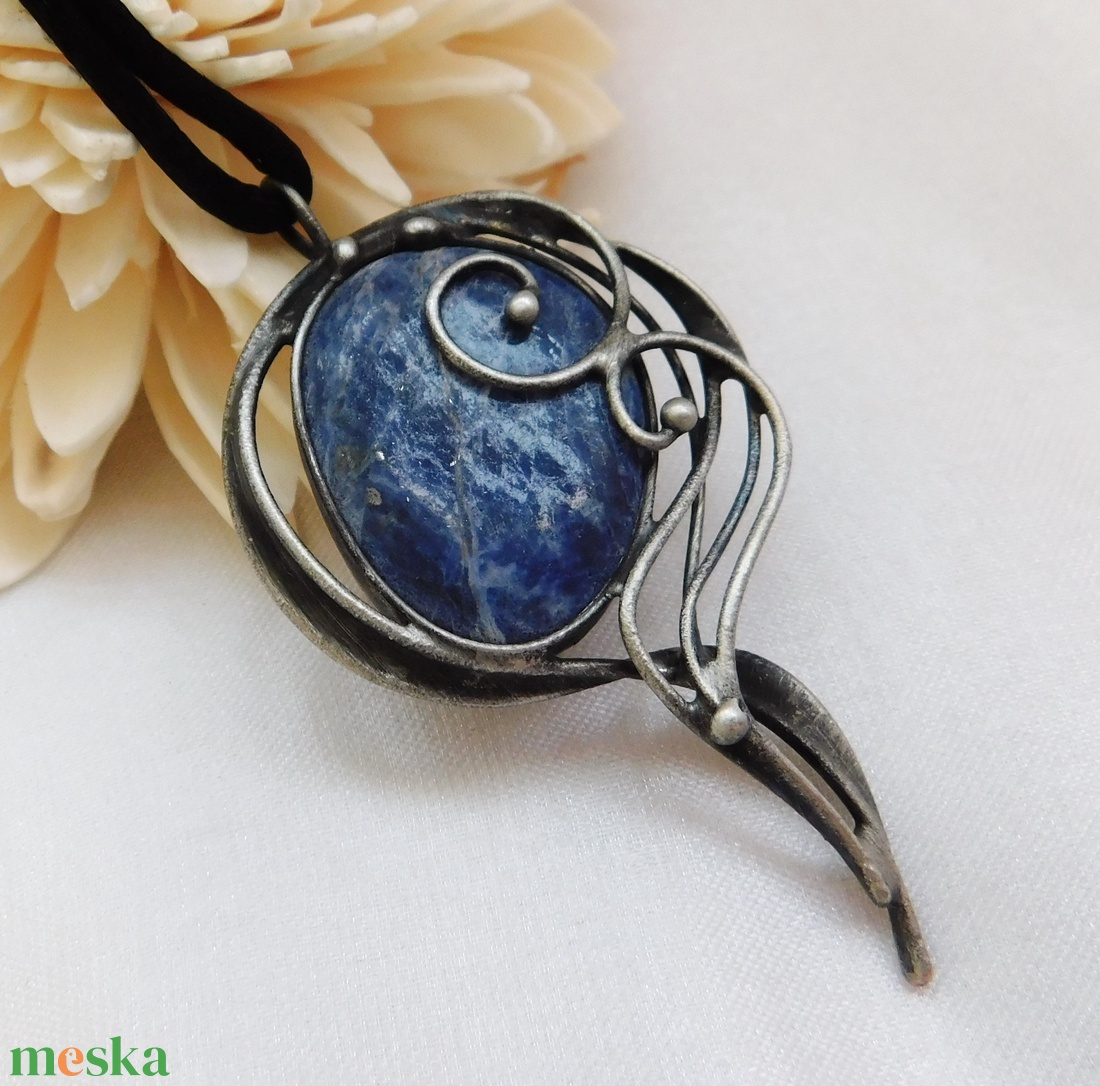 Szodalit medál - ékszer - nyaklánc - medálos nyaklánc - Meska.hu